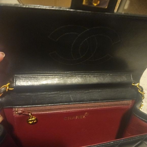 Chanel Lambskin Small Single Flap bag - Picture 5 of 11